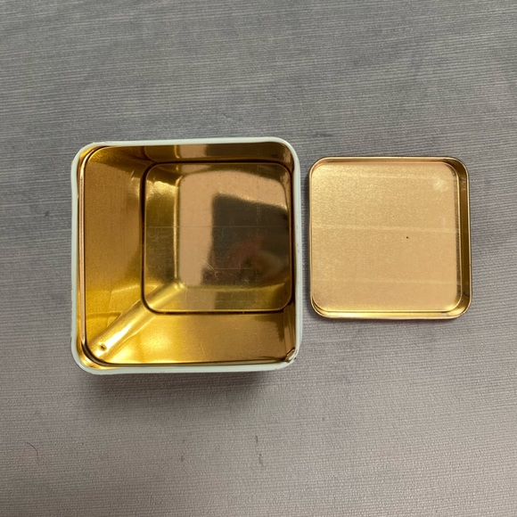 Vintage metal Suzy’s Zoo 1979 Christmas tin and JSNY tray - Picture 15 of 17